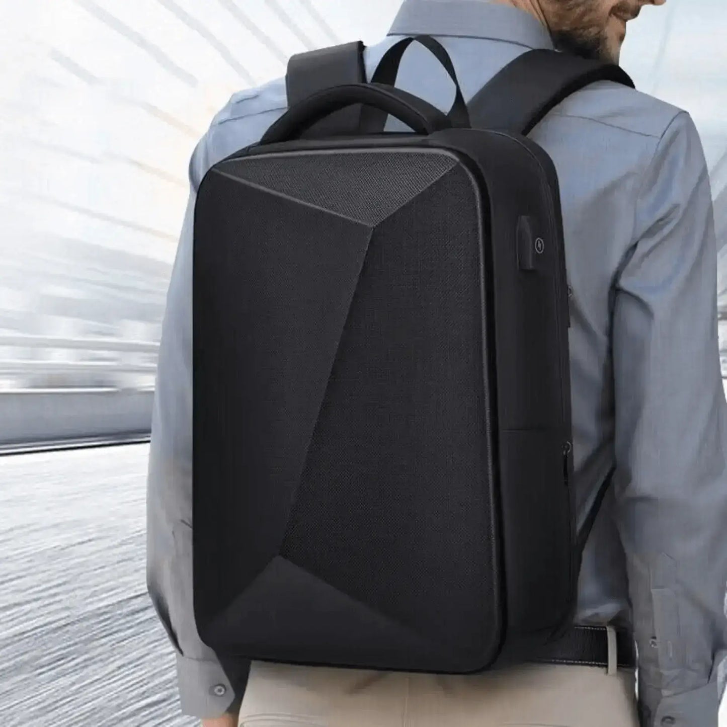 Business-Rucksack Herren – Detail der stoßfesten Verstärkung und robusten Verschlüsse