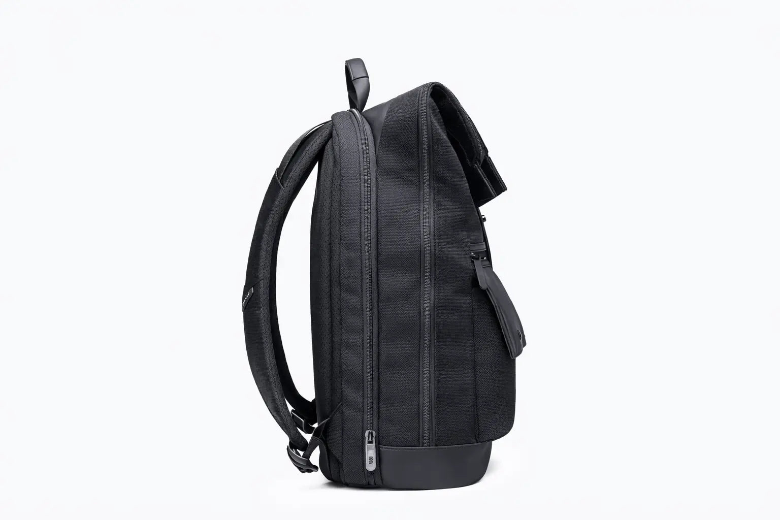 Handgefertigter Premium Urban Rucksack Schwarz Seitenansicht schlankes funktionales Design