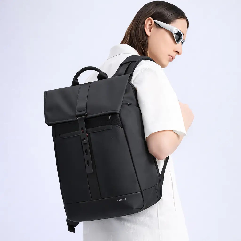 Handgefertigter Premium Rucksack Schwarz wasserdicht modernes Design Vorderansicht