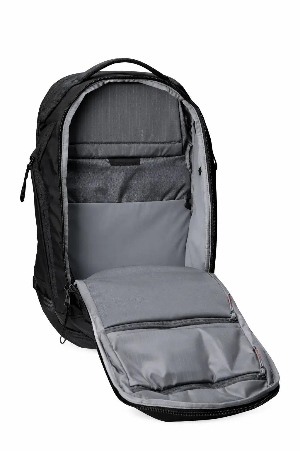 Geöffneter Premium-Reiserucksack mit organisiertem Innenfach und Laptopfach