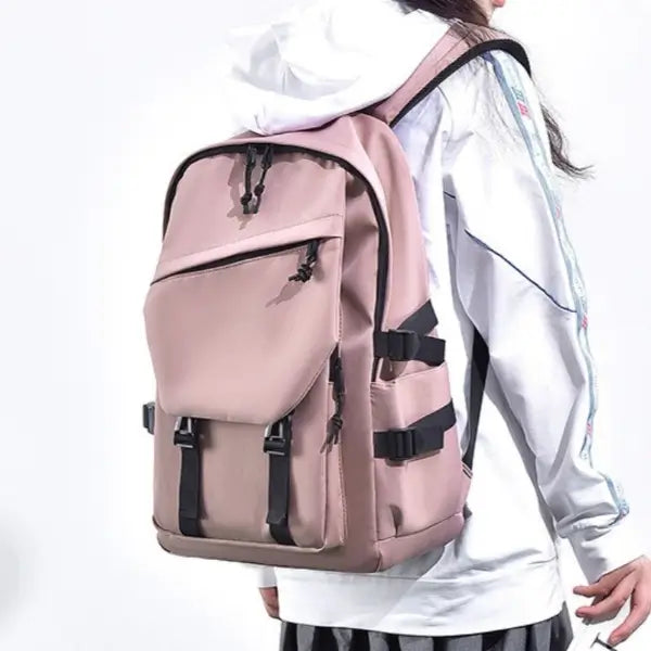 Studentenrucksack – geräumige Fächer mit Platz für Laptop und Schulutensilien