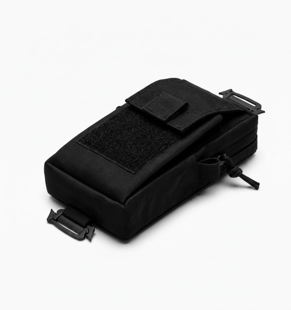  Velwel Handy-Tasche für Rucksack in Schwarz — Dreiviertelansicht, kompatibel mit Retraktor für sichere Handyhalterung beim Wandern