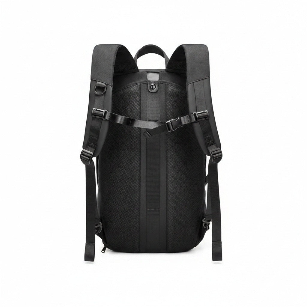 Rückseite des schwarzen WELLWEL Rucksacks mit gepolsterten Schultergurten und atmungsaktivem Rückenpanel.