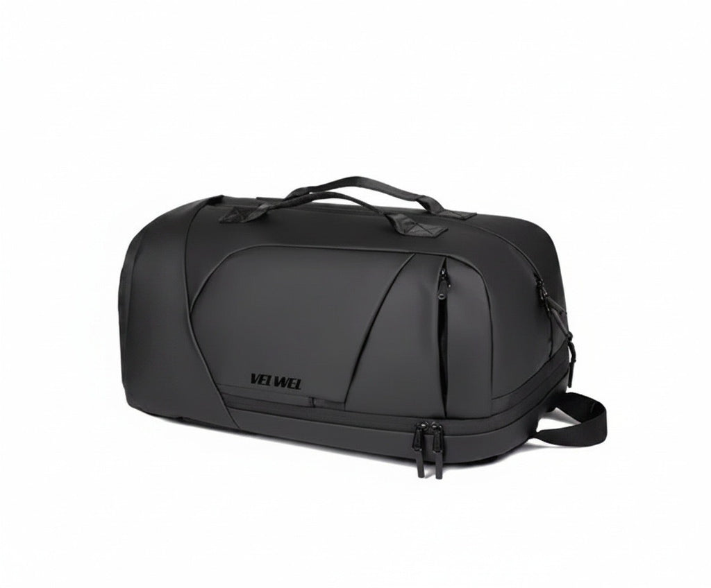 Schwarze WELLWEL Reisetasche mit modernem minimalistischen Design in Seitenansicht.
