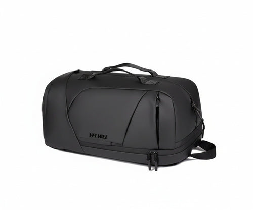 Schwarze WELLWEL Reisetasche mit modernem minimalistischen Design in Seitenansicht.
